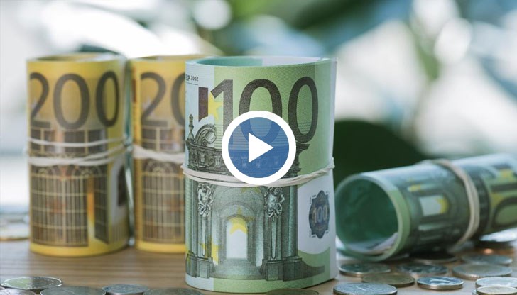 Плащането на заплатите, пенсиите, обезщетенията, паричните и социалните помощи ще се извършва само в евро след приемането му