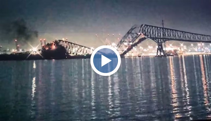 Огромен контейнеровоз се е блъснал в една от колоните на моста Франсис Скот Кий