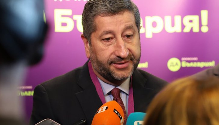 "На масата на преговорите ще поставим въпроса ще има ли реформи", заяви председателят на "Да България"