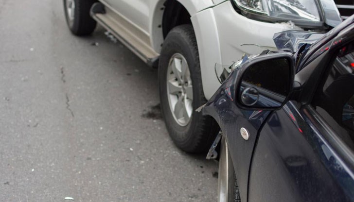 Той е навлязъл с колата си в насрещното движение и е предизвикал челен удар