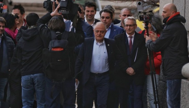 ГЕРБ сложиха на масата за преговори споразумение, а ПП-ДБ - меморандум