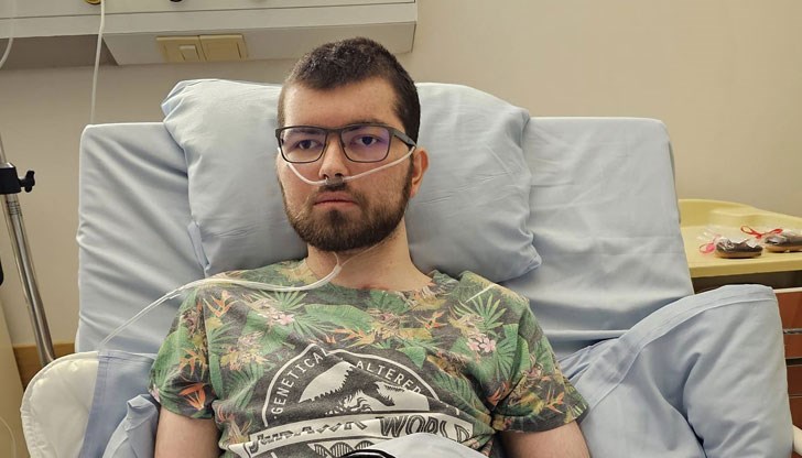 Младият писател остава без животоспасяващо лечение