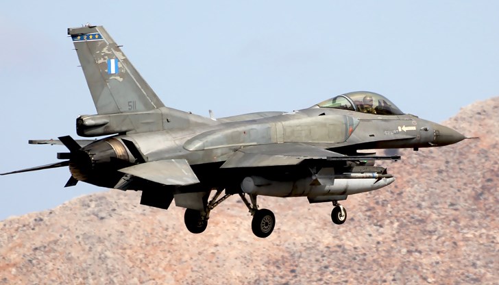 Самолетът е излетял от Лариса