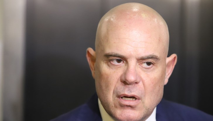 В Благоевград бившият главен прокурор представи инициативата „Един милион гласа за мир“ В Благоевград бившият главен прокурор представи инициативата „Един милион гласа за мир“