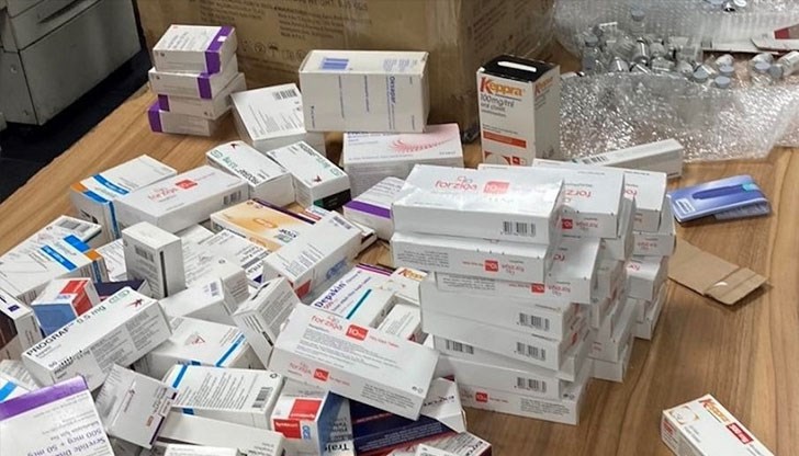 Открити са 425 опаковки с инжекционни разтвора, ампули и таблетки с различно предназначение, част от които анаболни стероиди