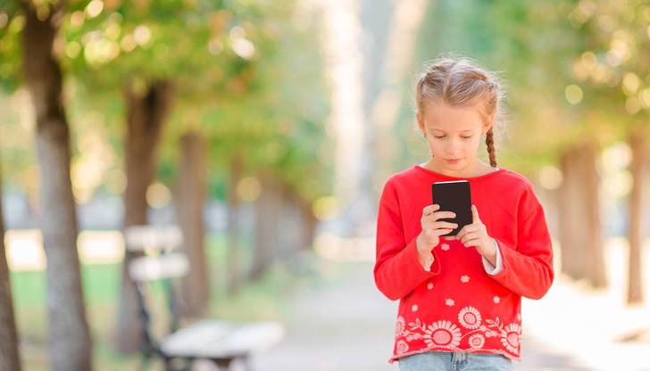 Децата под 14 години вече няма да могат да създават акаунти в социални медии