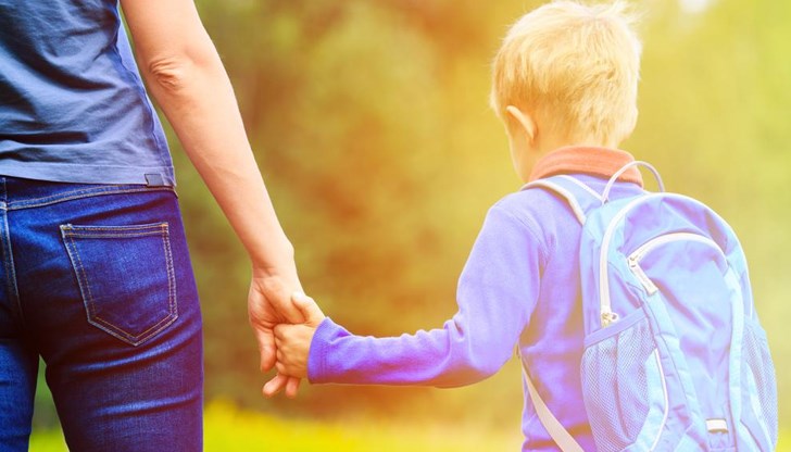 Училищата да премахнат табелите „Родителите до тук” Училищата да премахнат табелите „Родителите до тук”