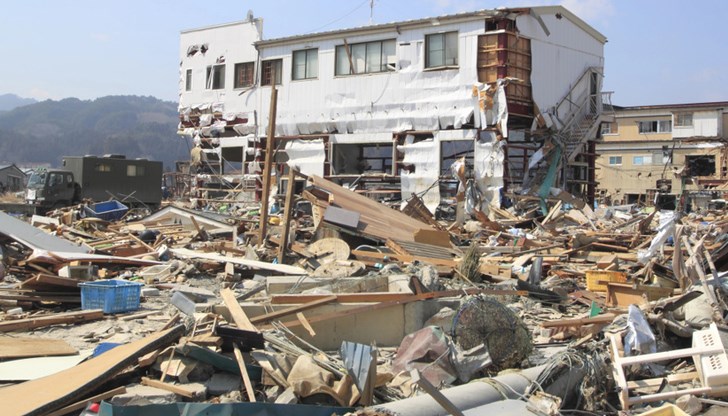 Все още много тела не са открити след като през 2011 цунами помита града