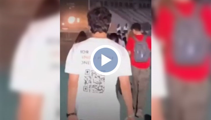 Кодът насочвал към профила на мъжа в сайт за запознанства