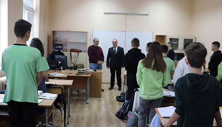 Средно училище „Христо Ботев“ и Основно училище „Иван Вазов“ отбелязват годишнини от създаването си