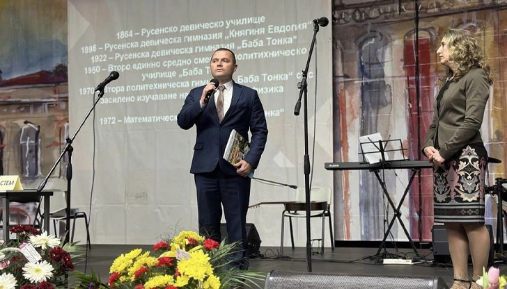 Кметът на Русе отбеляза празника на МГ "Баба Тонка" Кметът на Русе отбеляза празника на МГ "Баба Тонка"