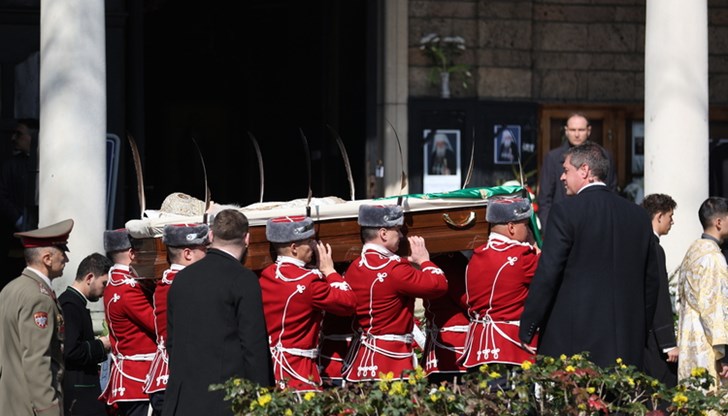 Негово Светейшество бе погребан до катедралния митрополитски храм "Св. Неделя" в София
