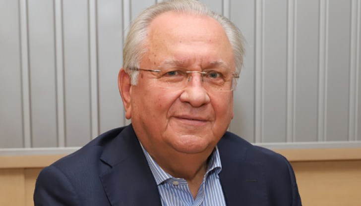 Ако беше избран Росен Желязков за служебен премиер, това щеше да отвори пътя на Атанас Атанасов към поста председател на НС, заяви той Ако беше избран Росен Желязков за служебен премиер, това щеше да отвори пътя на Атанас Атанасов към поста председател на НС, заяви той