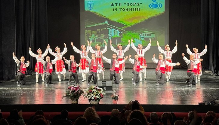 Фолклорно танцово студио „Зора“ има множество участия на местно и международно ниво