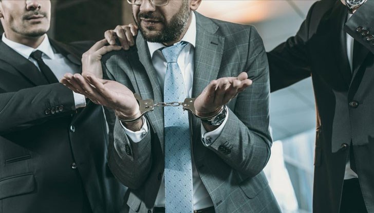 Установено е, че заподозрените са предавали информация на Мосад срещу пари