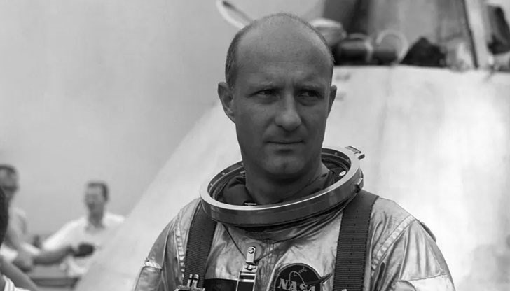 Той бе командир на мисията "Аполо 10"