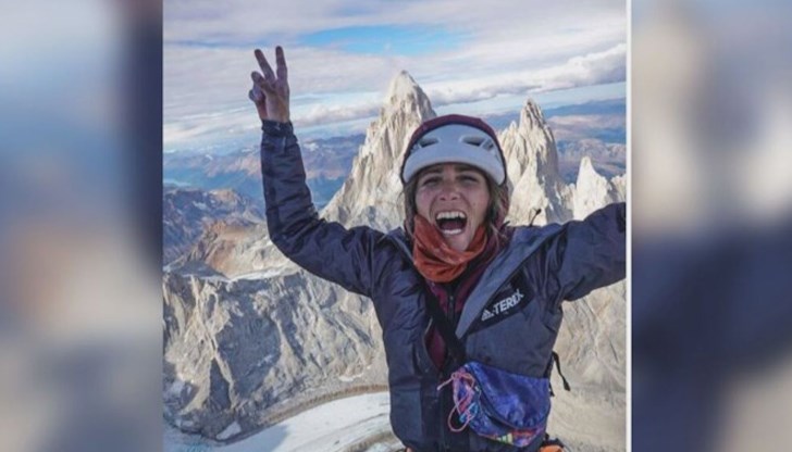 Трите жени вървят към върха при трудни условия в продължение на три дни