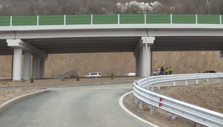 Пускат движението по връзката на път I-1 Мездра - Лютидол при пътен възел „Ребърково“ с път II-16 Мездра - София