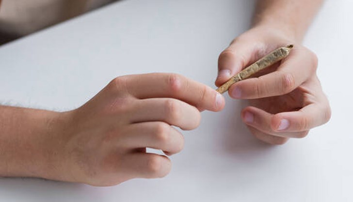 27-годишният мъж е предал доброволно дрогата на полицаите