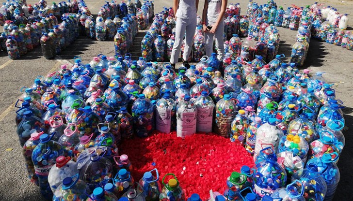 Можете да занесете своите капачки и метални кенчета на паркинга до хотел „Дунав“ Можете да занесете своите капачки и метални кенчета на паркинга до хотел „Дунав“