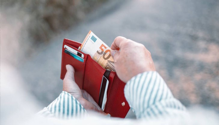 Албански граждани са им дали 150 евро на ръка Албански граждани са им дали 150 евро на ръка