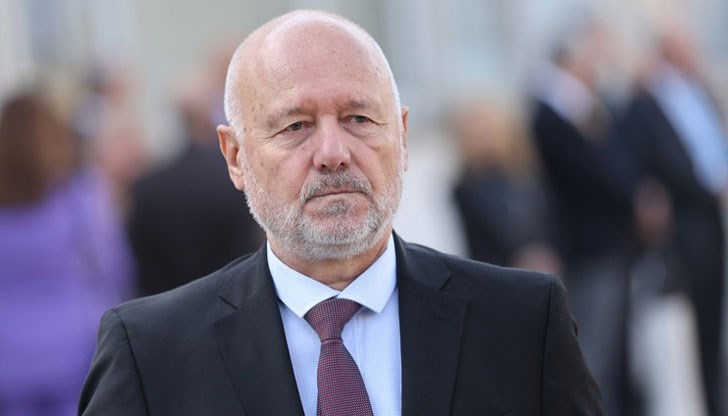 Няма да приема да съм министър в кабинета на Главчев, заяви министърът на отбраната в оставка