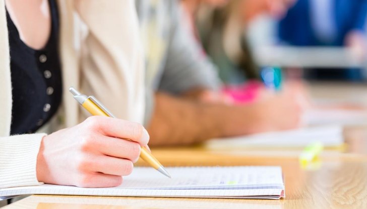 Учениците ще си плащат за явяване на поправка на матурата