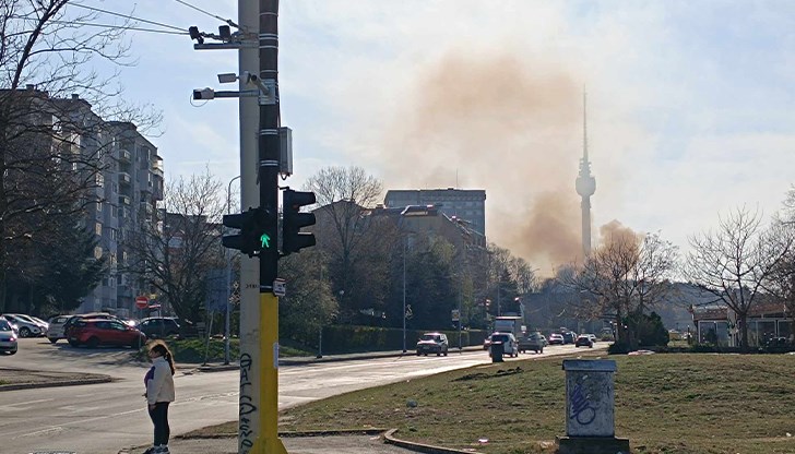 Пушекът се стеле край булевард "Васил Левски"