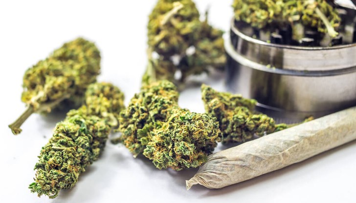 Непълнолетните са предадени на родителите си