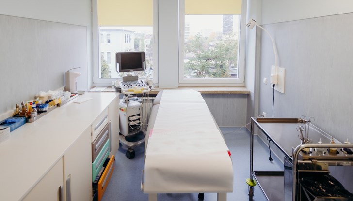 Пострадалият тийнейджър беше с коремна травма и с опасност за живота