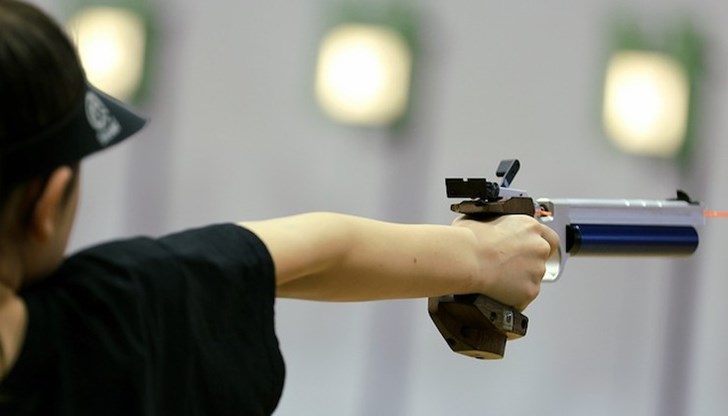 Антоанета Костадинова, Мирослава Минчева и Адиел Илиева спечелиха бронзовото отличие в дисциплината трио (жени) на 10 метра пистолет