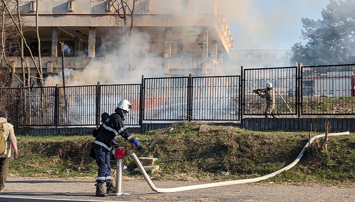 Три пожара гасиха в почивния ден русенските пожарникари