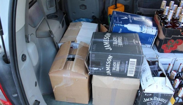 Акцизните стоки са установени в товарен микробус Акцизните стоки са установени в товарен микробус