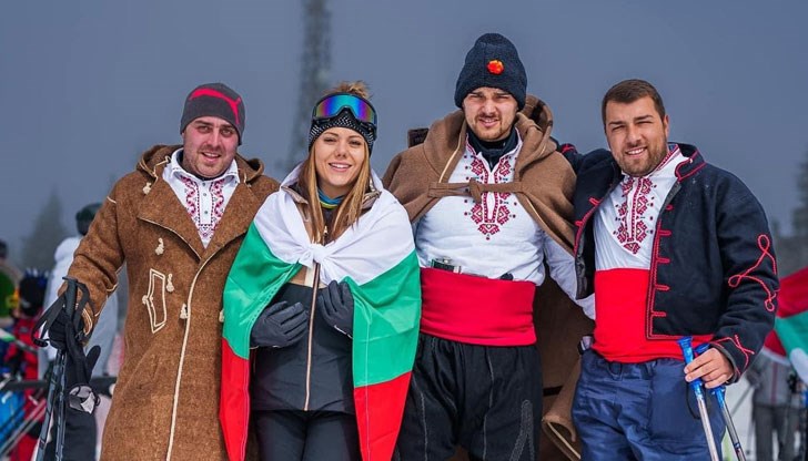 Над 1000 скиори и сноубордисти в народни носии се спуснаха празнично днес от връх Снежанка