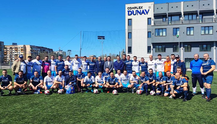Приятелската среща се състоя на терена на стадион „Дунав“
