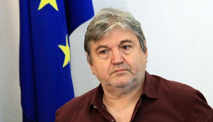 Ако Радев оттегли Указа, катастрофата ще бъде пълна, добави журналистът Ако Радев оттегли Указа, катастрофата ще бъде пълна, добави журналистът