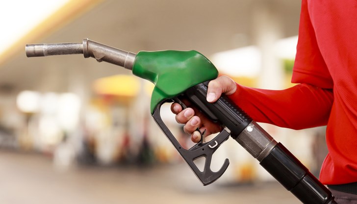 От 1 март България не може да използва и да внася руски петрол за производство на горива