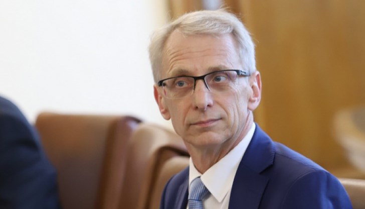 Премиерът в оставка каза, че трябва да се седне на масата за преговори