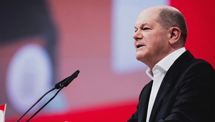 Канцлерът отново отказа да изпрати такива оръжия на Украйна, като изрази опасения, че в противен случай Германия може да бъде въвлечена във войната Канцлерът отново отказа да изпрати такива оръжия на Украйна, като изрази опасения, че в противен случай Германия може да бъде въвлечена във войната