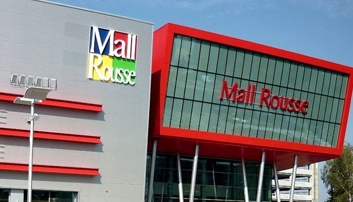 Мъжете се навъртали около магазин за руска кухня и търговския център в дунавския град