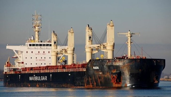 Корабът беше отвлечен от сомалийски пирати през декември