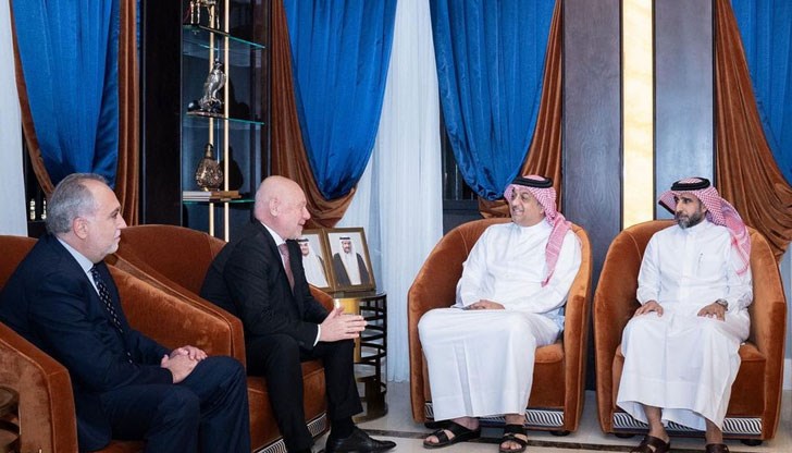 Сътрудничеството в областта на отбраната обсъдиха военния министър и неговият колега Н. Пр. д-р Халид бин Мухаммад ал-Атия на среща в Доха