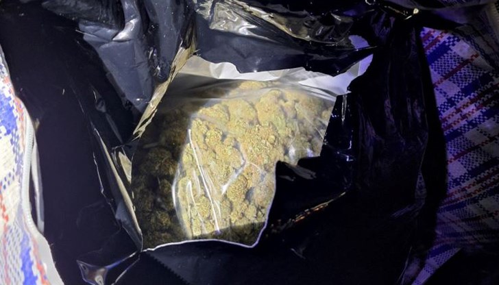 Дрогата е открита в товарен автомобил, пътуващ от Гърция за България Дрогата е открита в товарен автомобил, пътуващ от Гърция за България