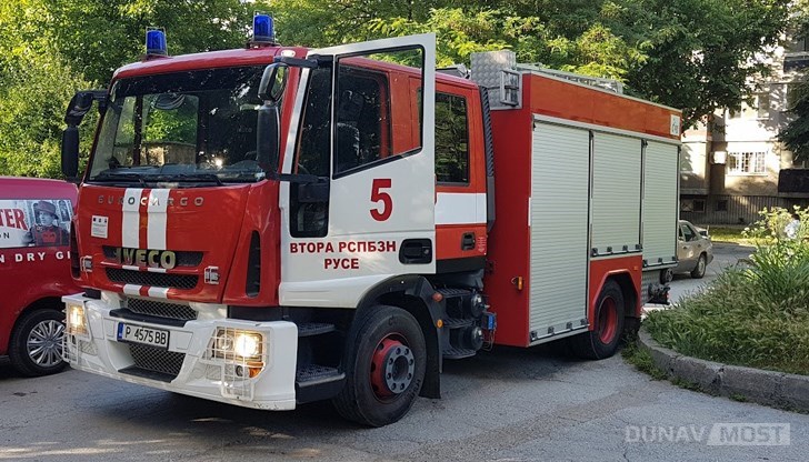 Пожарникари се отзоваха на сигнали за дим, излизащ от камион, пожар в сметище и комбайн в Русенско