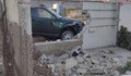 Кола се заби в ограда на къща в пловдивско село