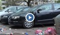 Пиян шофьор с бус мина през колчета на тротоар и блъсна паркирани коли в София