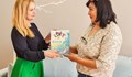 Писателката Лили Спасова дари своя книга за "Синята стая"