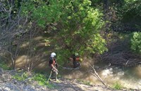 Пожарникари, общинари и доброволци почистват река Русенски Лом