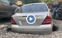 Огромна дупка „погълна” автомобил в Пловдив