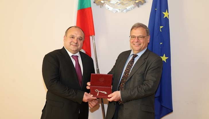 Служебният министър на околната среда и водите прие поста на символична церемония